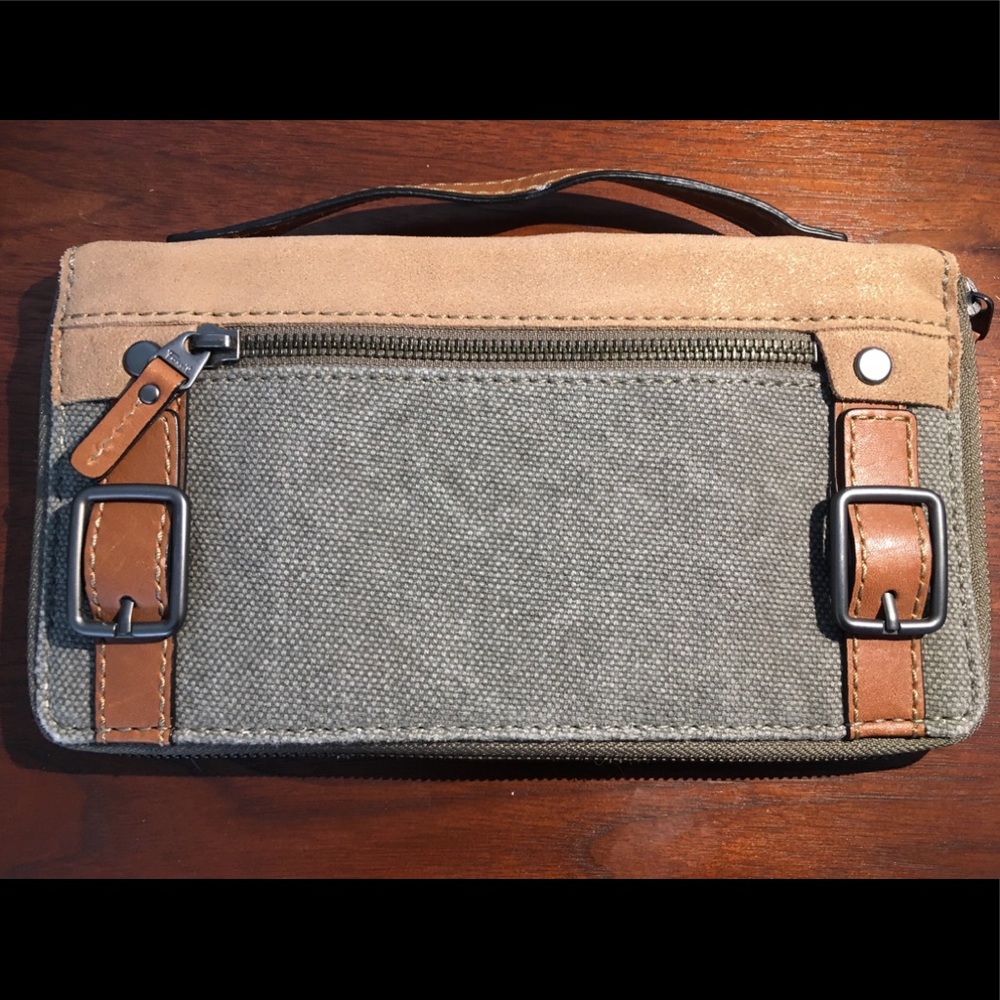 Fossil wallet clutch